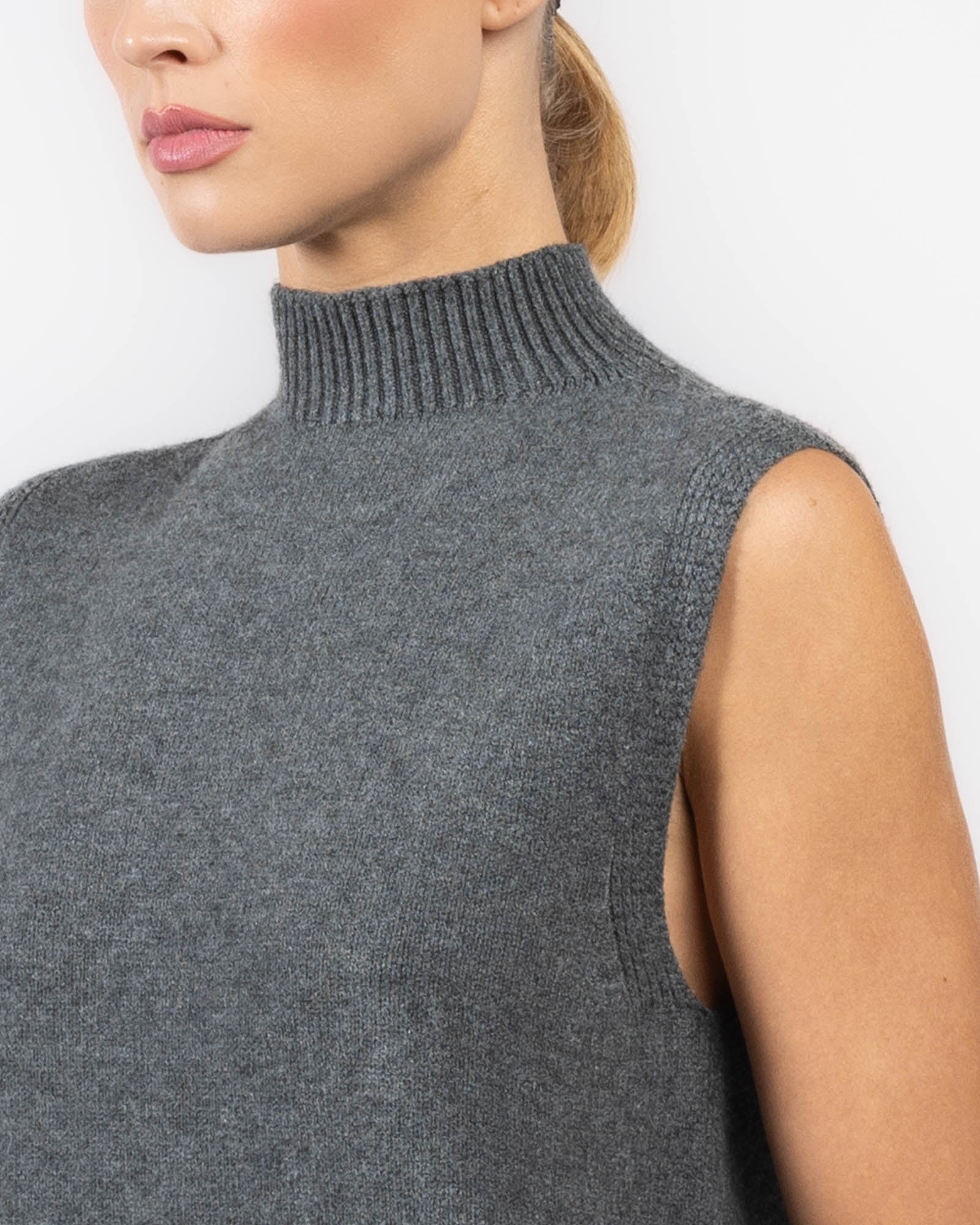 ALPINI Sleeveless Turtleneck Sweater