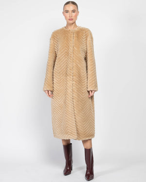 Manteau en peau lainée