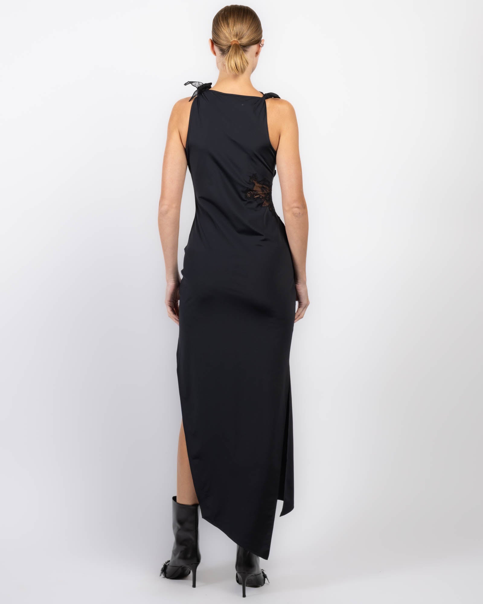 Robe fleurie en dentelle
