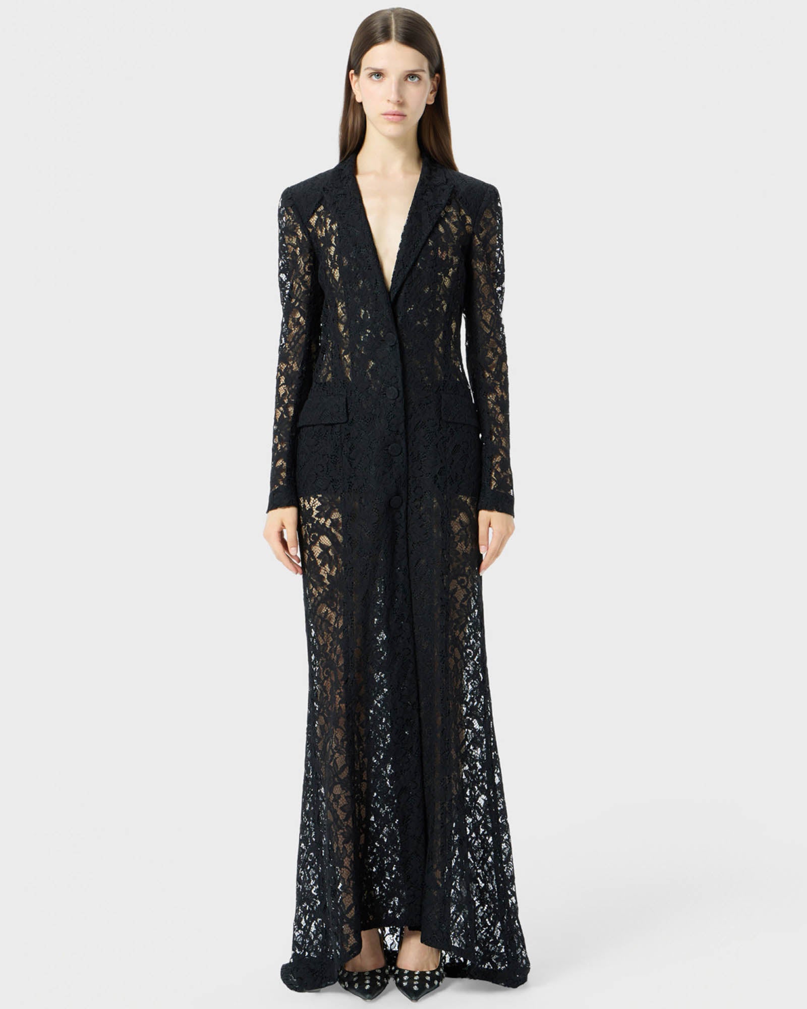 Robe en dentelle rebrodée