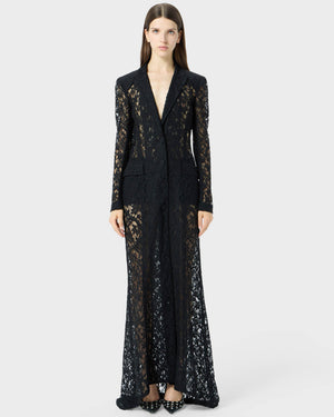 Robe en dentelle rebrodée