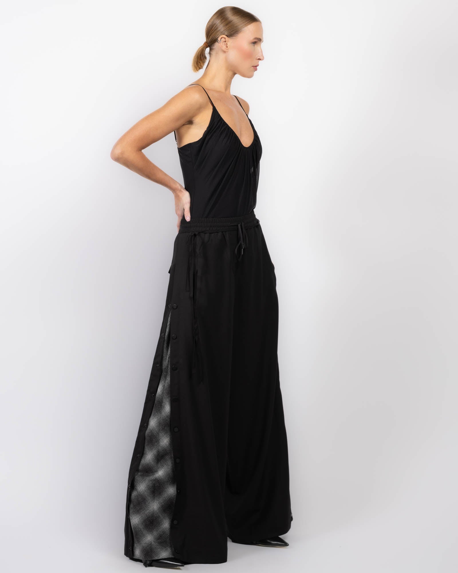 Pantalon à ouverture latérale