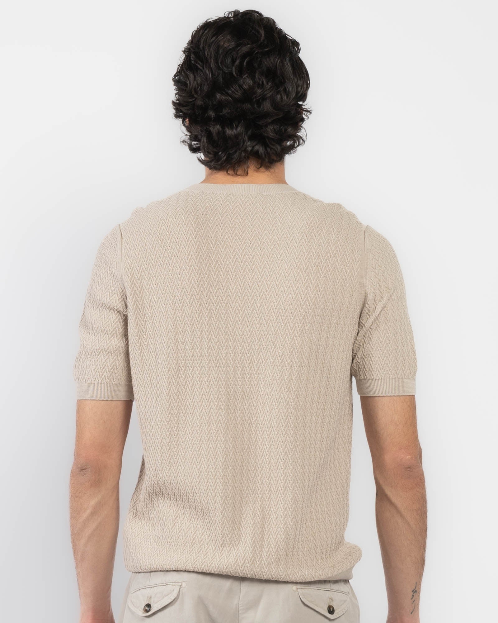 Col rond et manches courtes
