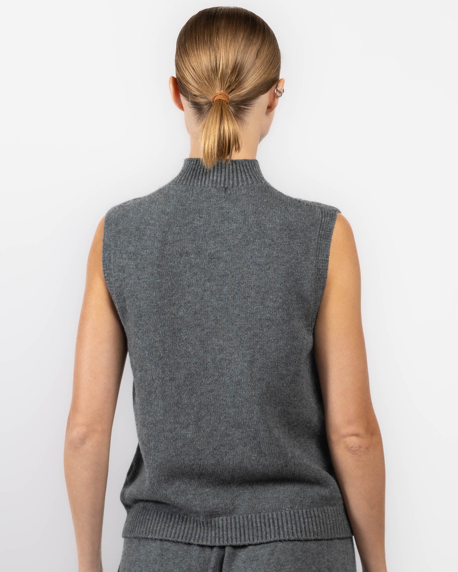 ALPINI Sleeveless Turtleneck Sweater