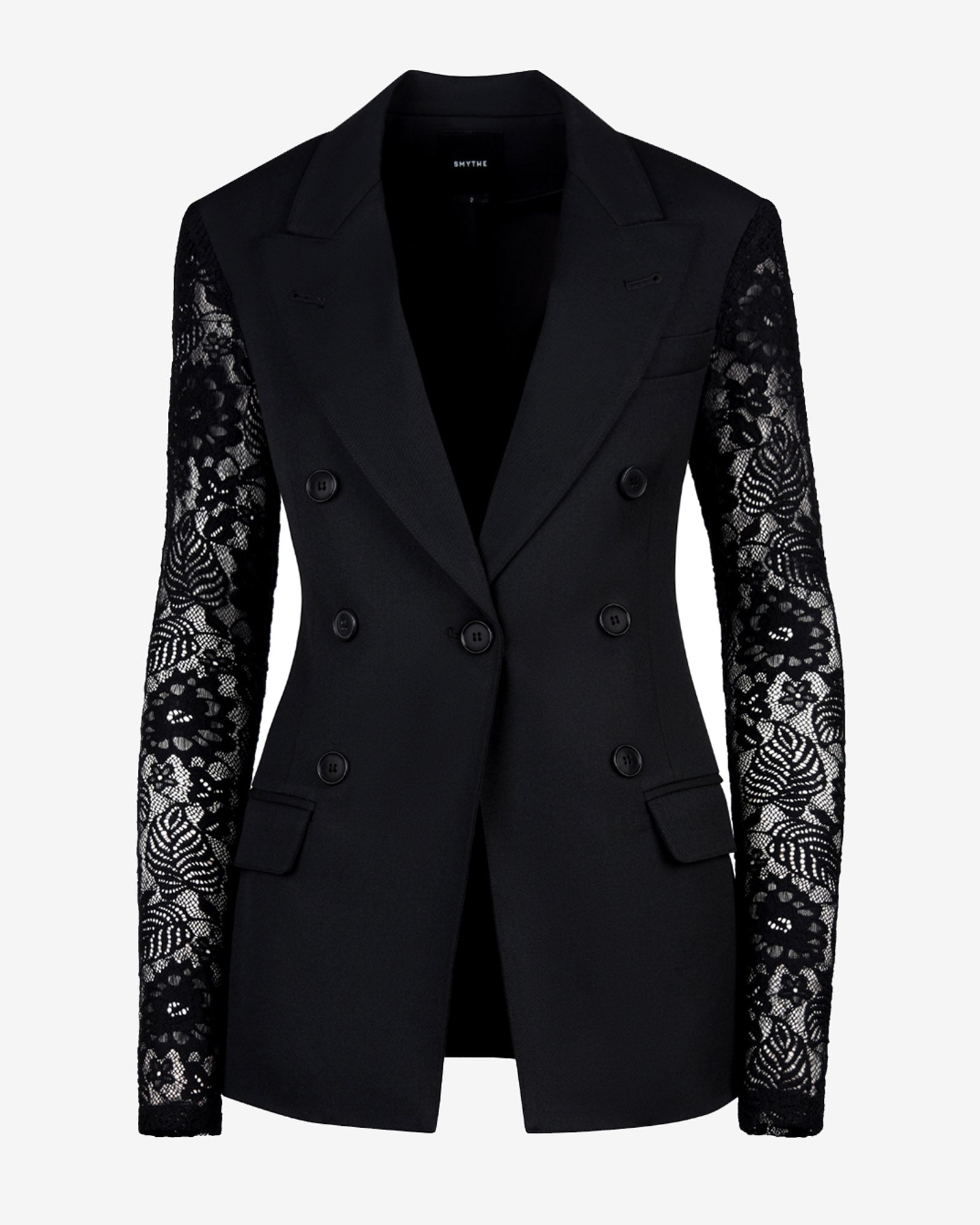 Manches en dentelle, pas un blazer croisé