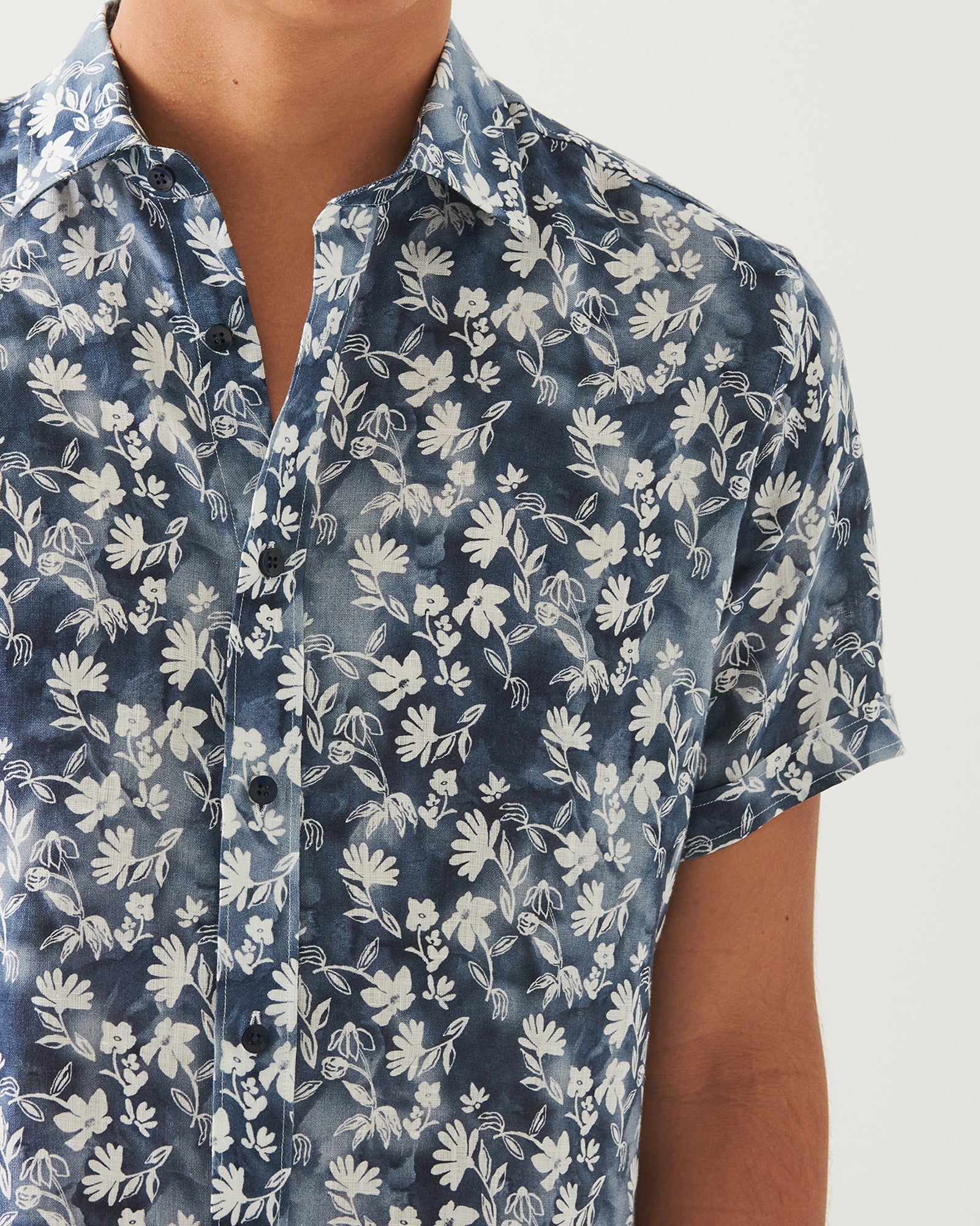 Chemise en lin à fleurs