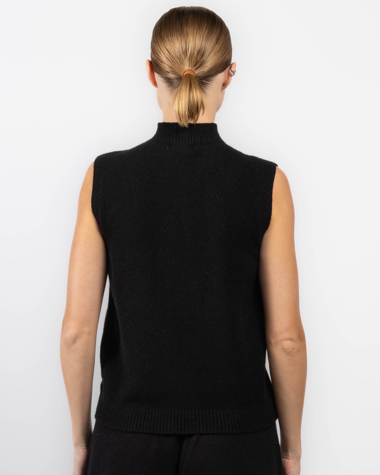 ALPINI Sleeveless Turtleneck Sweater